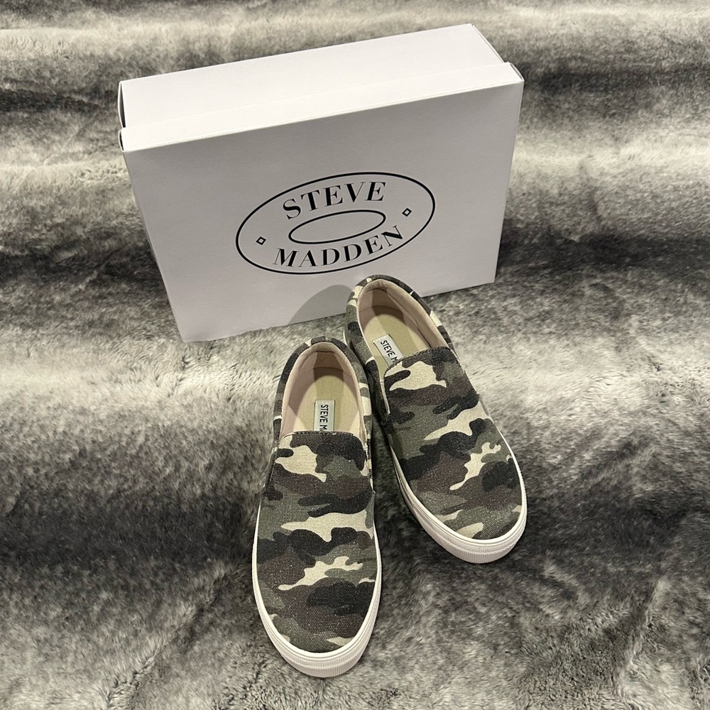 Steve Madden Women’s Gill Sneakers